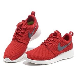 Nike Men’s Red Roshe Run | Size 10.5